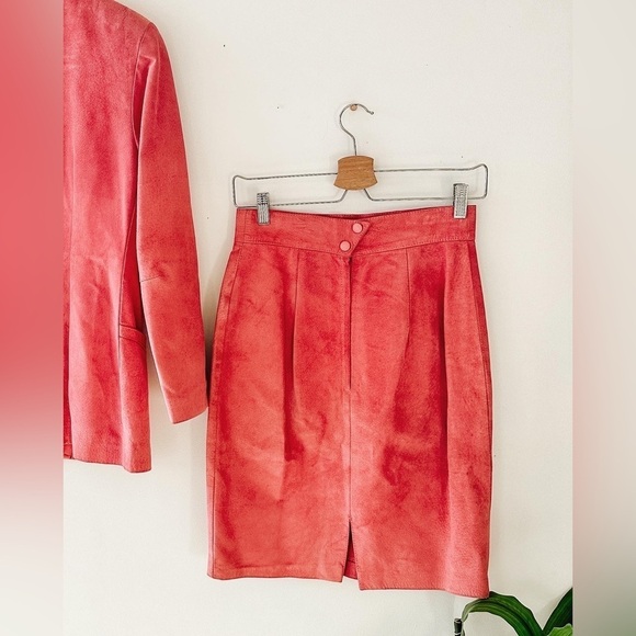 Danier Leather - Suede Jacket & Pencil Skirt Set - Bright Pink - Size 6 - Picture 3 of 15